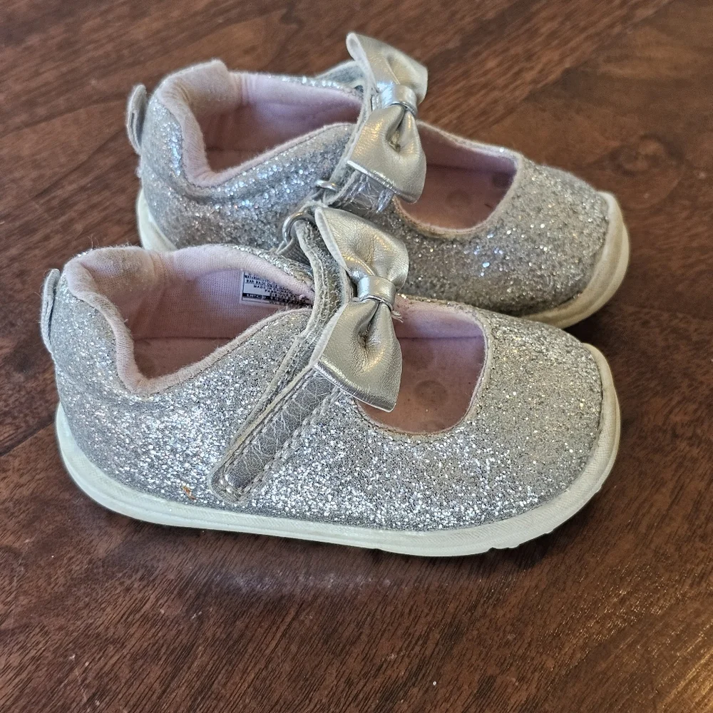 Baby Carters Sparkley Bow Strap Shoes Size 4 for baby